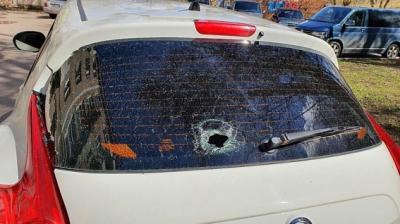 В центре Рязани неизвестные разбили стекло припаркованного авто